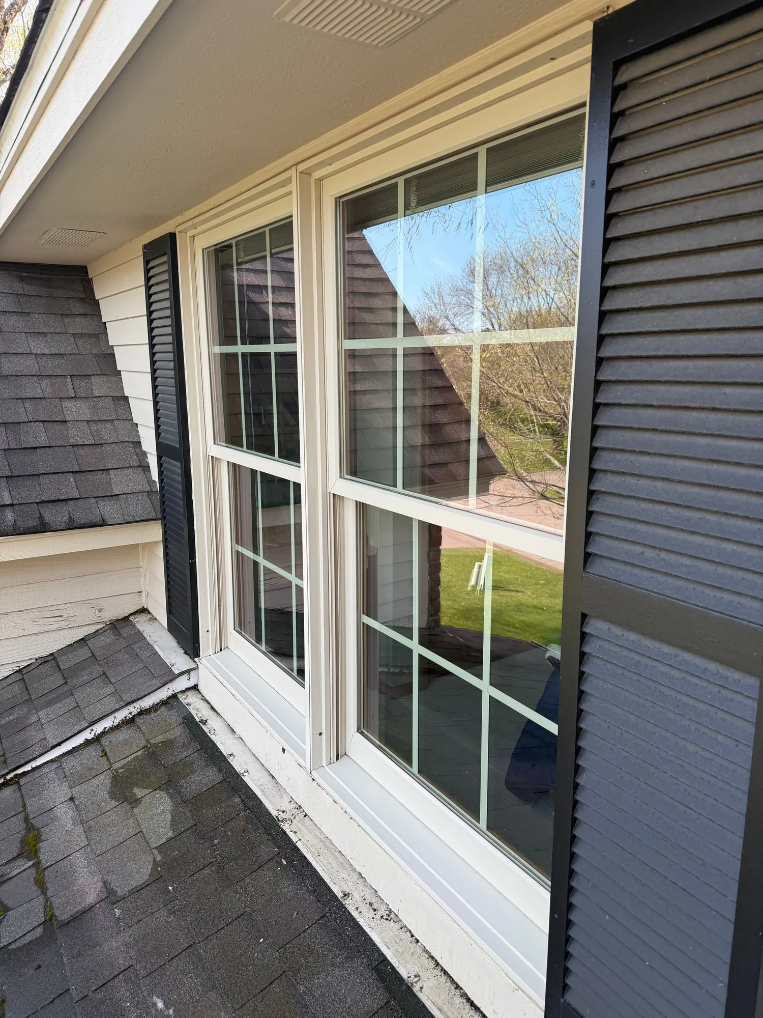 Same upper window and sill after cleaning