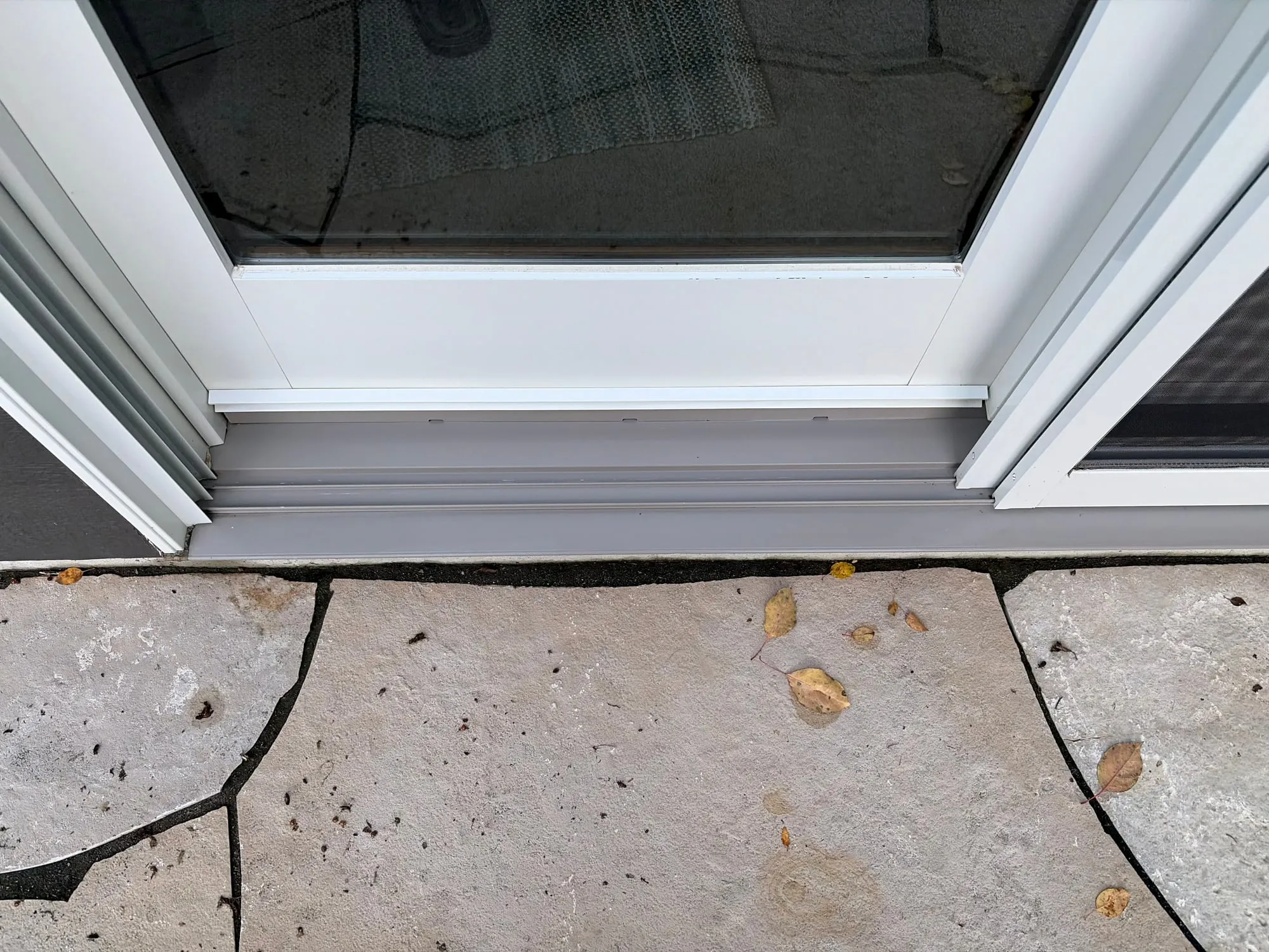 Same sliding door track clean after cleaning